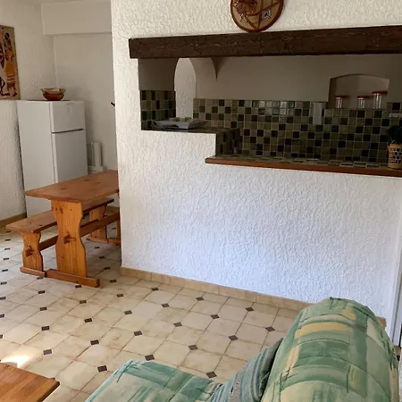 Rez De - 4 Personnes - - Vue Piscine Lägenhet *
